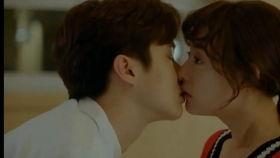 韩剧吃醋霸道强吻视频,韩剧吃醋瞬间，心跳加速的甜蜜瞬间