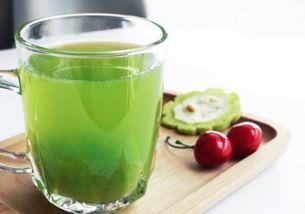 苦瓜榨汁视频,天然养生，清热解毒的绿色饮品